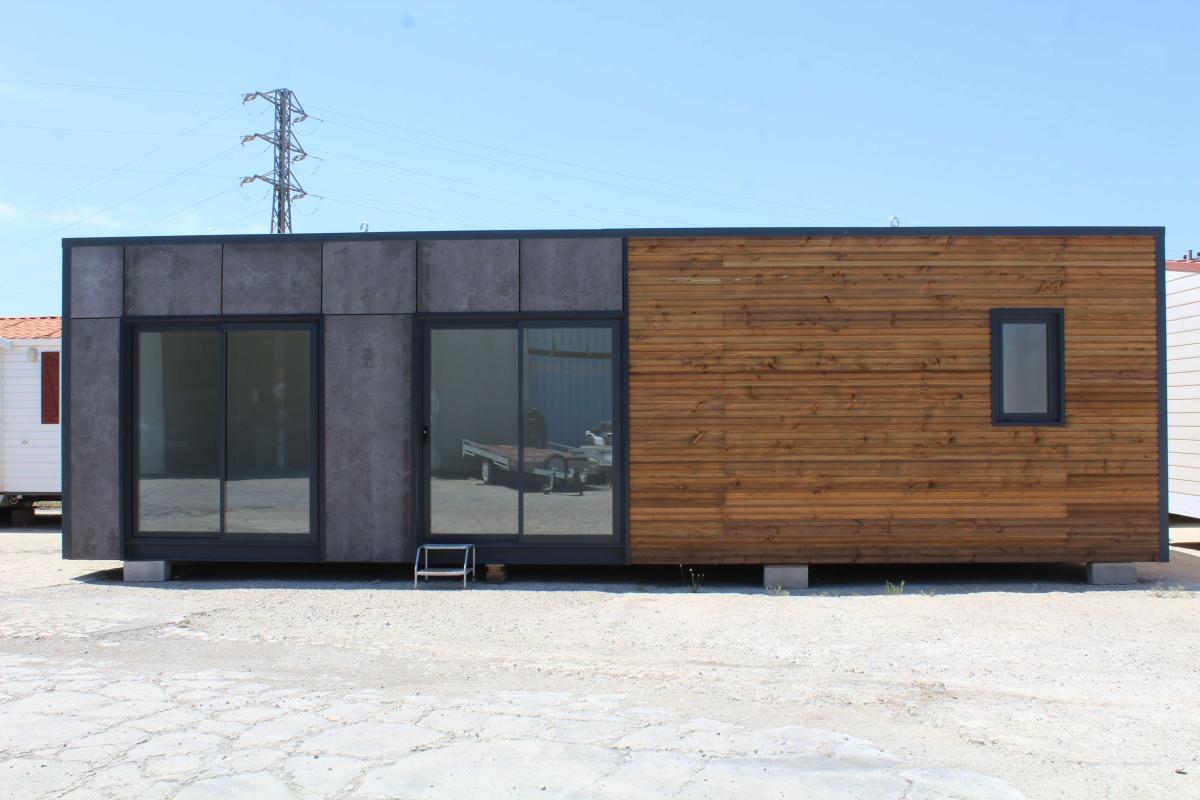 Módulo prefabricado KVIP diáfano 10,5x4 m – acabado en madera y viroc para oficina o espacio premium